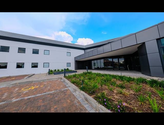 3,817M² OFFICE TO LET IN VORNA VALLEY